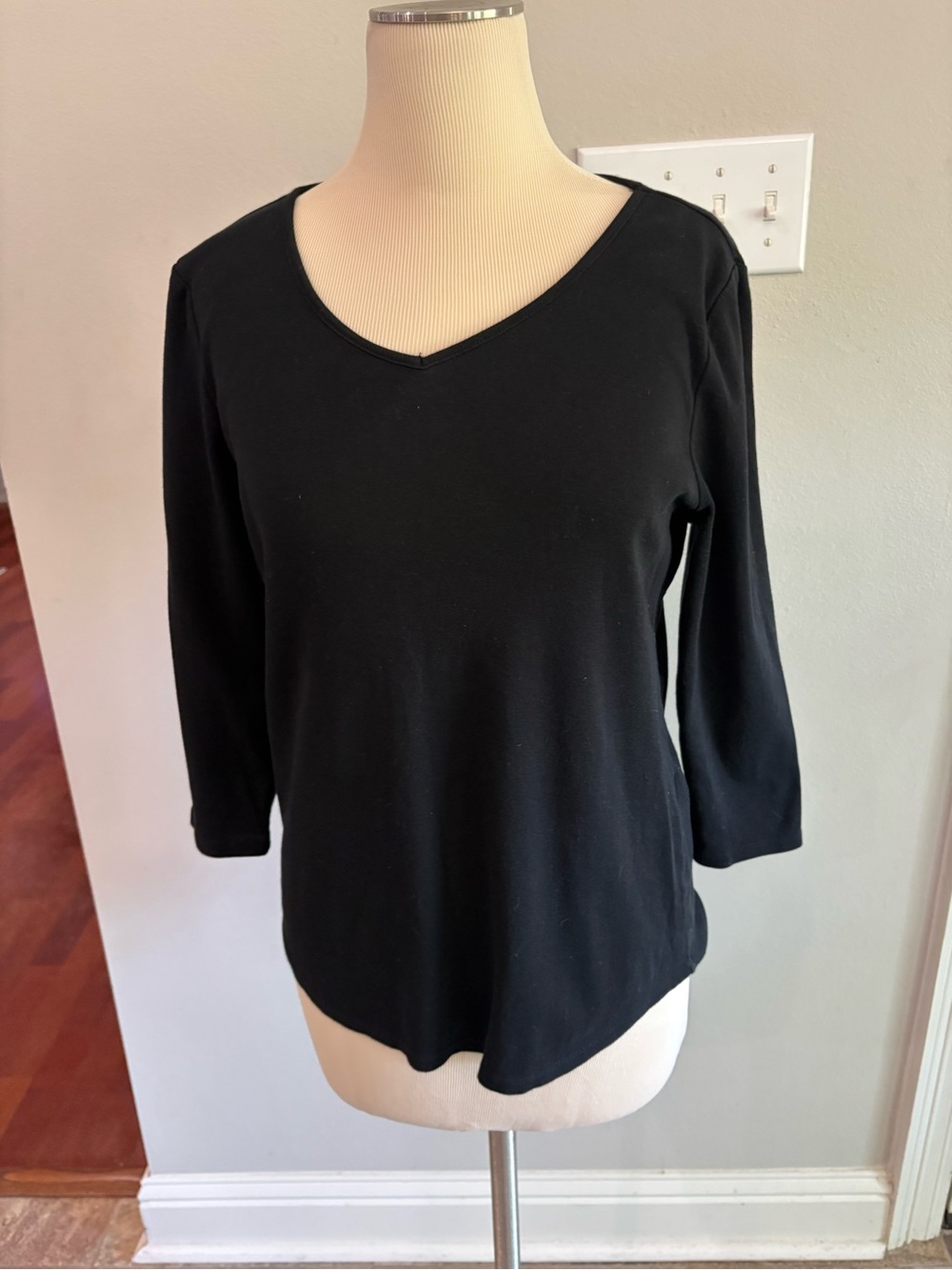 Chicos black The Ultimate Tee long sleeve with V neck Size 1 Back unraveling